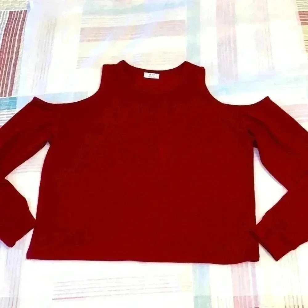 Beautiful Burgundy red top  for spring